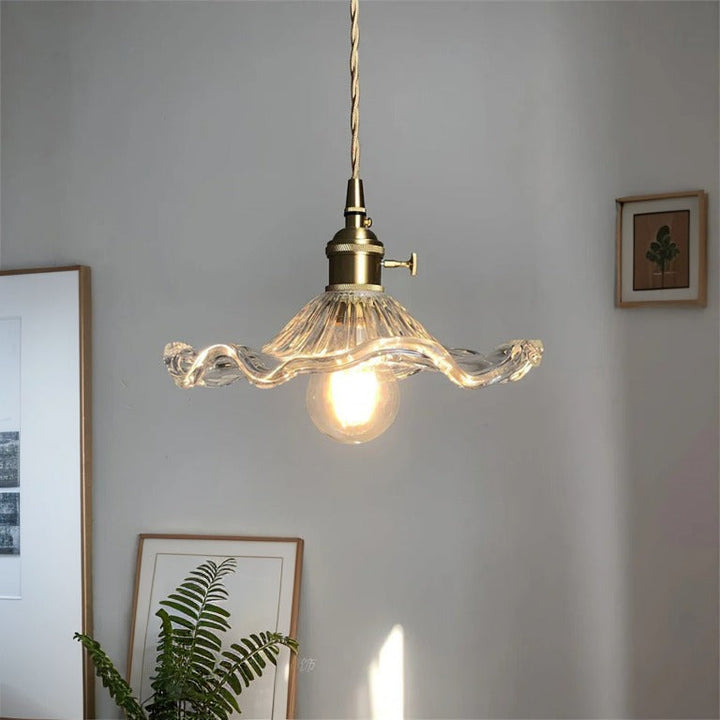 HibiLustre™ – Luminaire Pétale au Style Rétro