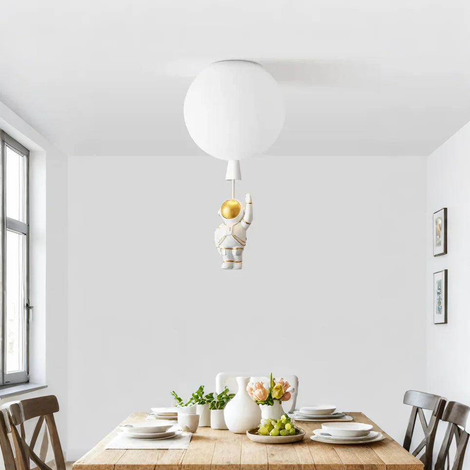 GalaxiLight™ – Éclairage Astronaute Suspendu avec LED