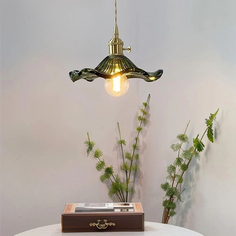 HibiLustre™ – Luminaire Pétale au Style Rétro