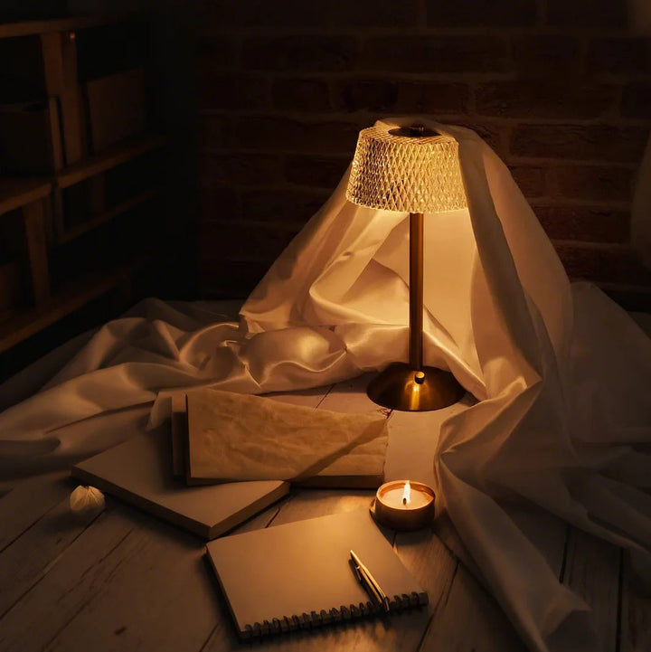 CristalLux™ – Lampe Métal Design Épuré