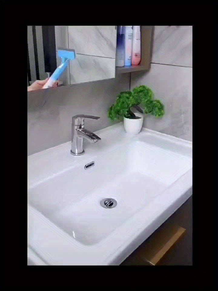 ClearSweep™ – Outil 3-en-1 de Nettoyage de Vitres avec Pulvérisateur