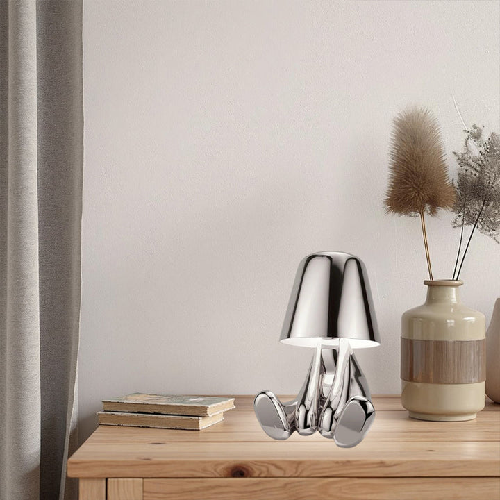 StatuLumi™ – Lampe LED Artistique avec Sculpture Dorée