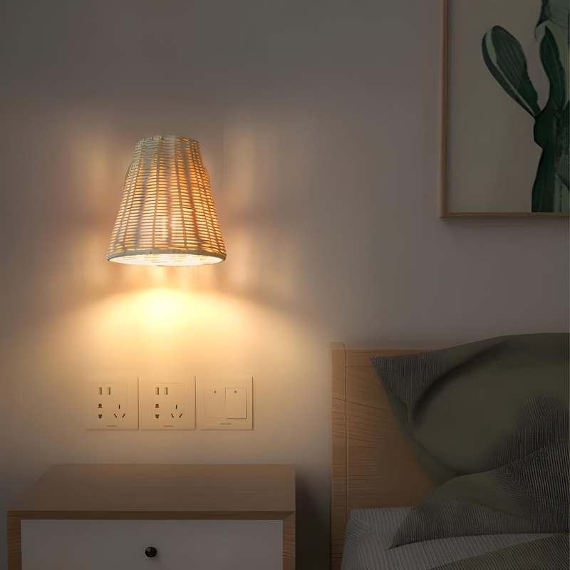 Éclat Bohème™ – Lampe Murale Rotative en Rotin Naturel