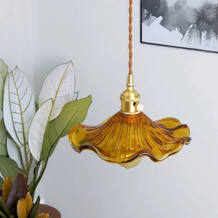 HibiLustre™ – Luminaire Pétale au Style Rétro