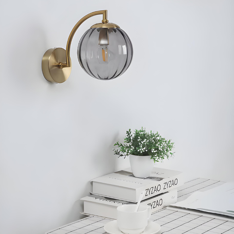 NordiVerre™ – Applique Murale Élégante à Effet Vitrail