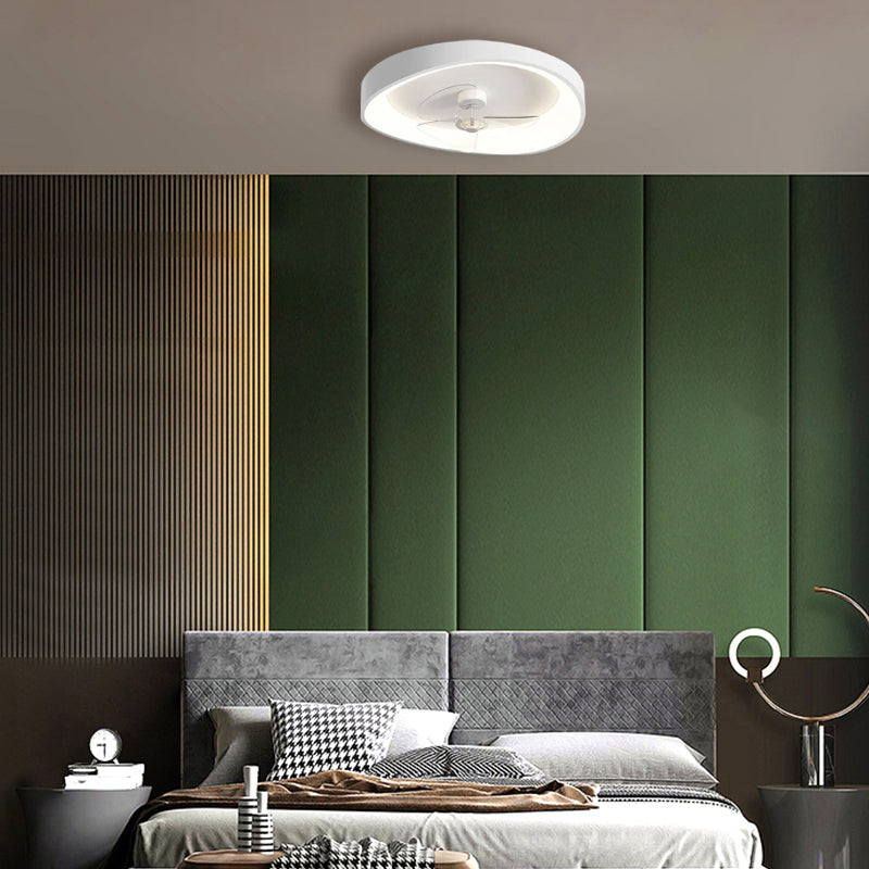NeutraFan™ – Plafonnier Ventilateur Blanc au Style Épuré