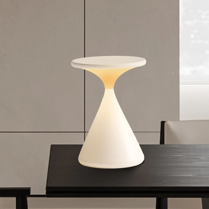 ÉclatSablier™ – Lampe de Table Sculpturale et Élégante