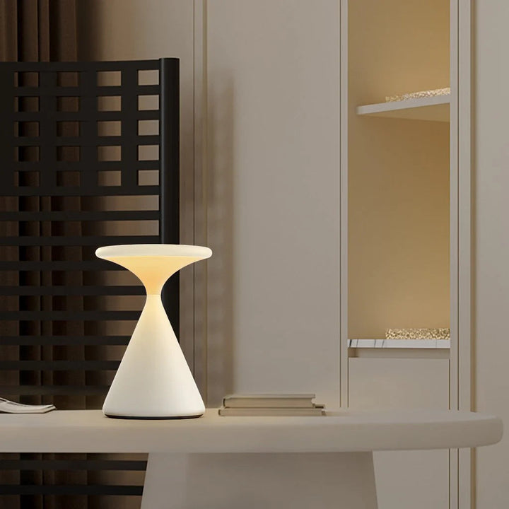 ÉclatSablier™ – Lampe de Table Sculpturale et Élégante