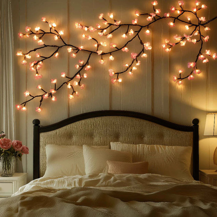 LumiCerise™ – Lampe Murale Poétique aux Tons Cerisiers