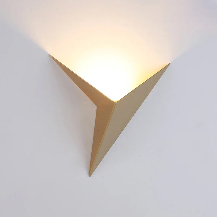Luminark™ – Applique LED Triangulaire au Style Scandinave