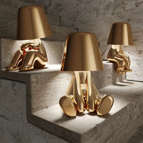 StatuLumi™ – Lampe LED Artistique avec Sculpture Dorée