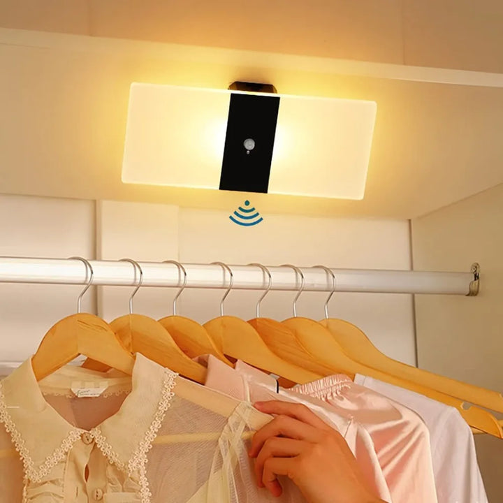 LumiSens™ – Applique Murale LED Design avec Capteur