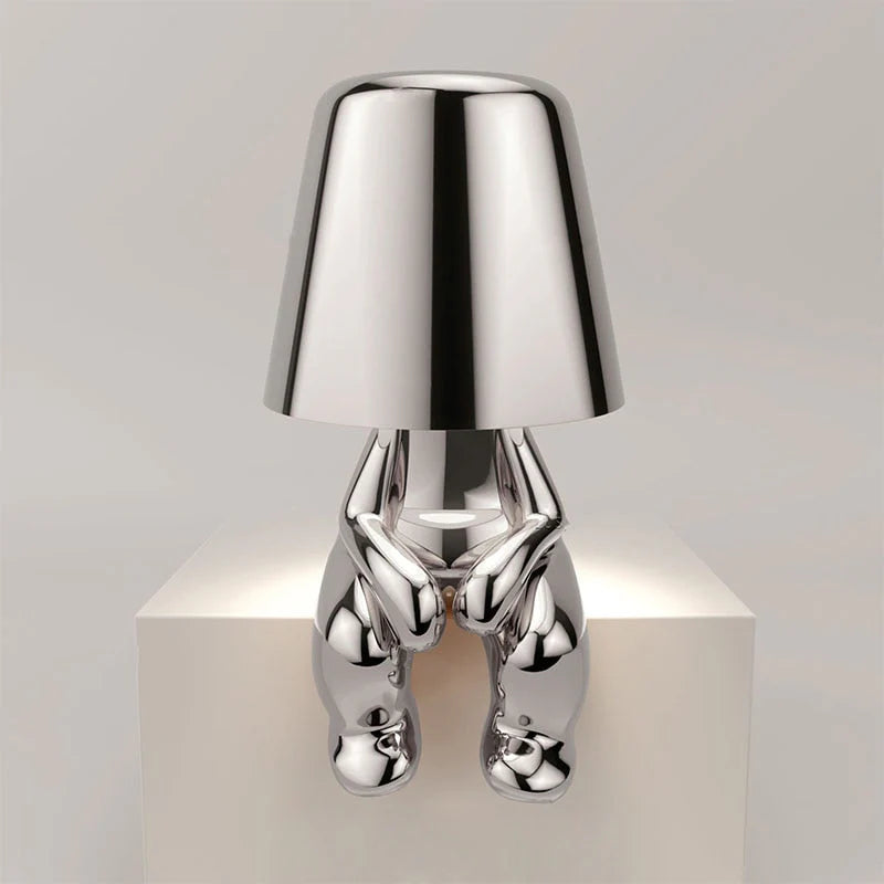 StatuLumi™ – Lampe LED Artistique avec Sculpture Dorée