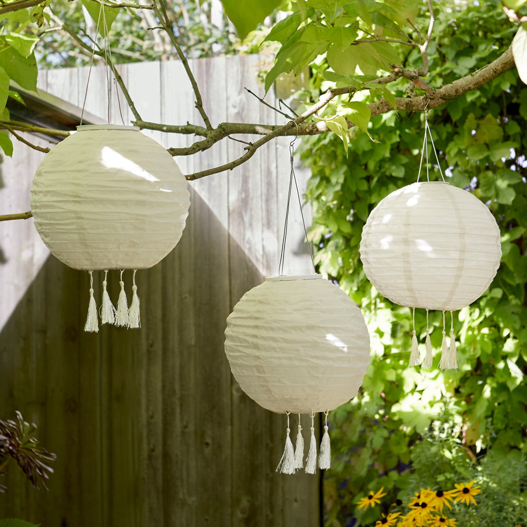 Éclat Bohème™ – Grand Lampion Crème Solaire à Franges (30 cm)