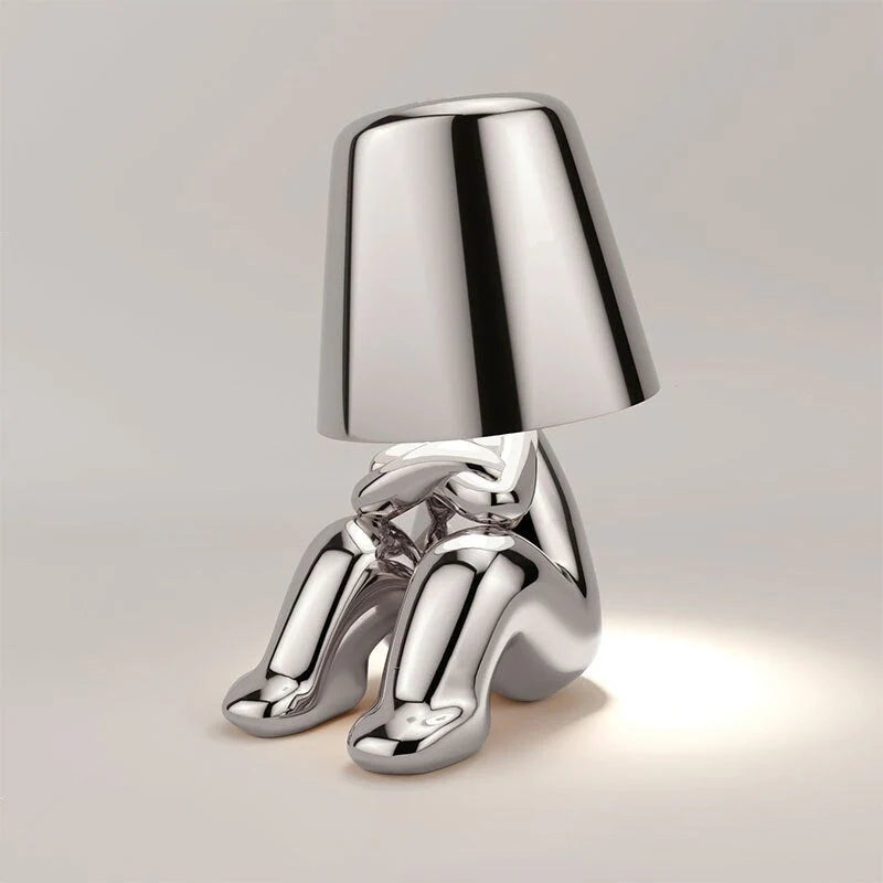 StatuLumi™ – Lampe LED Artistique avec Sculpture Dorée