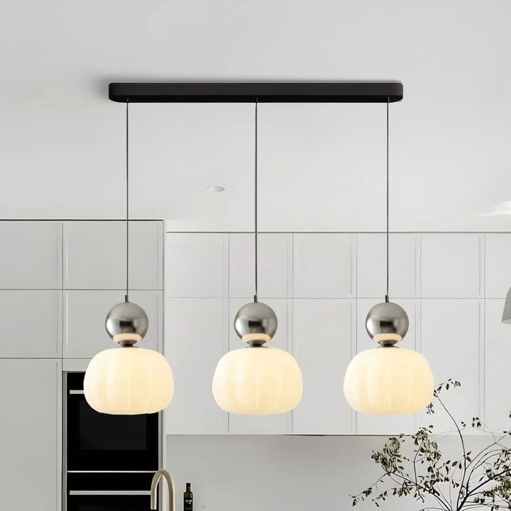LumiCrème™ – Suspension Douce Inspirée de l’Art Déco