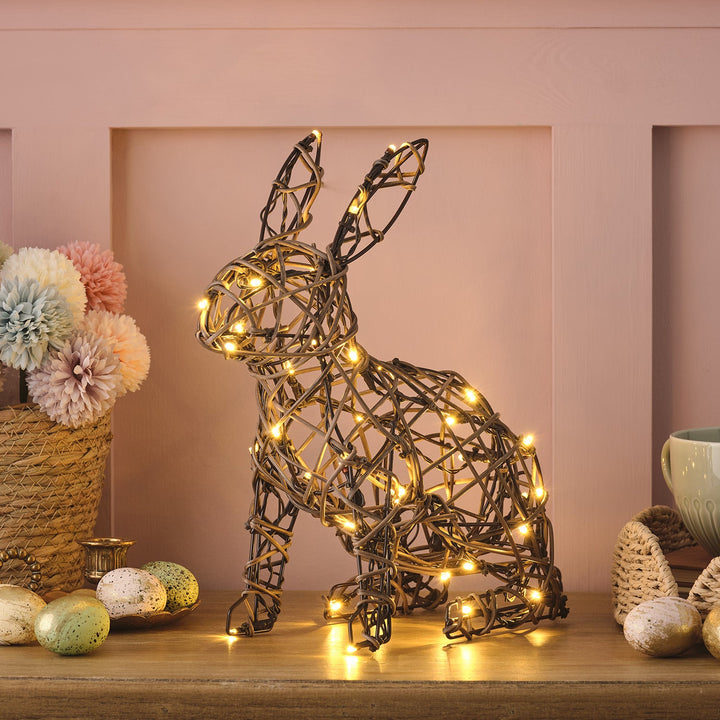 Lapin Éclatant™ en Rotin 33 cm, Fonctionne sur Piles