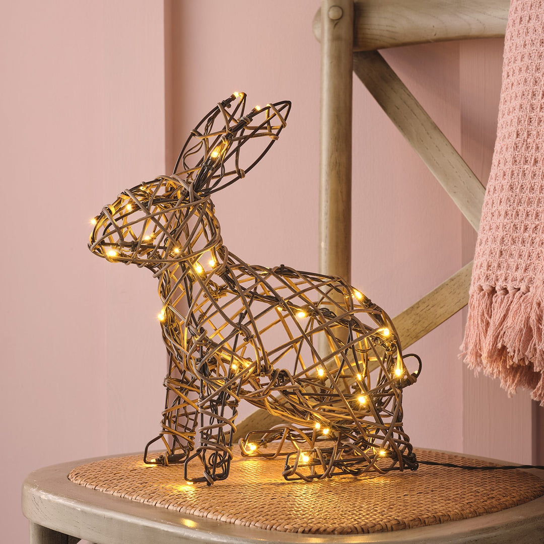 Lapin Éclatant™ en Rotin 33 cm, Fonctionne sur Piles