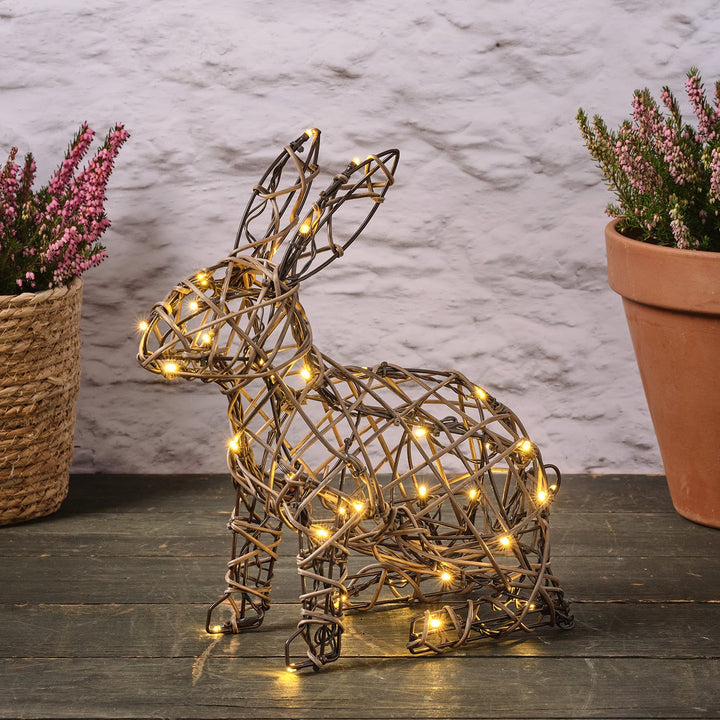 Lapin Éclatant™ en Rotin 33 cm, Fonctionne sur Piles