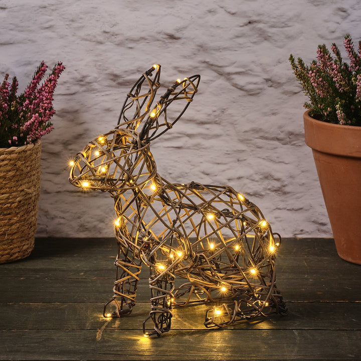 Lapin Éclatant™ en Rotin 33 cm, Fonctionne sur Piles