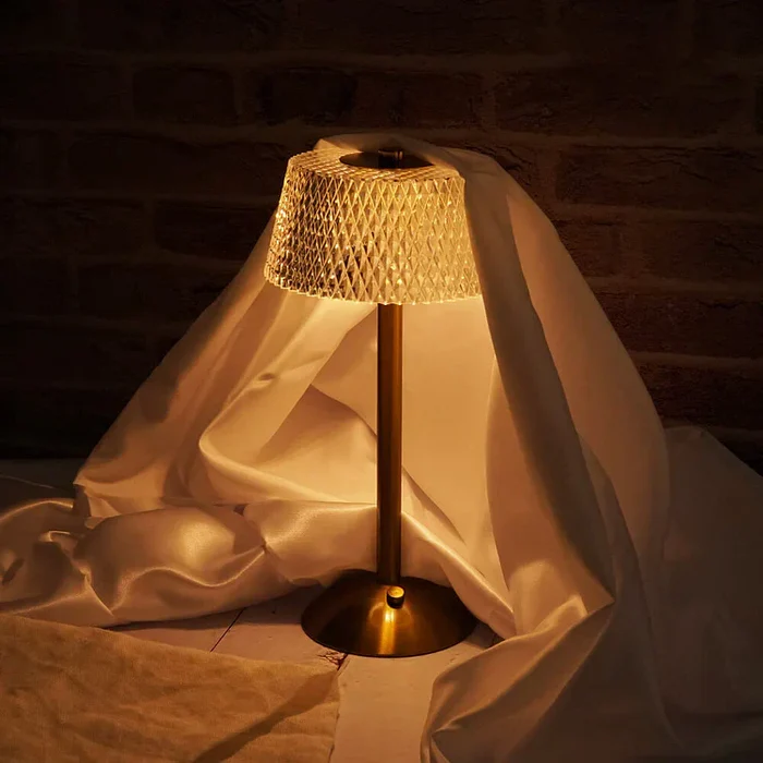 CristalLux™ – Lampe Métal Design Épuré