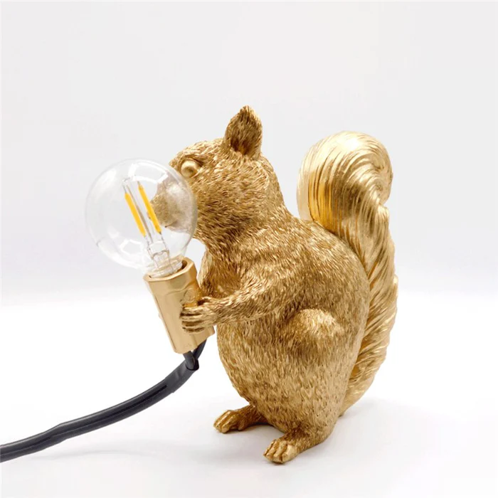 LumiRongeur™ – Lampe Déco avec Écureuil en Résine