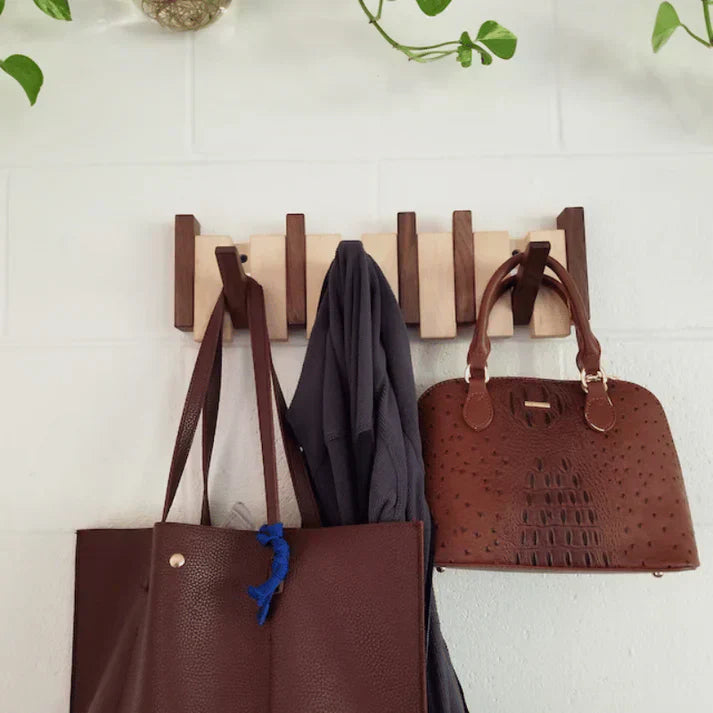 ZenCrochet™ – Porte-Manteau Japandi en Bois au Style Épuré